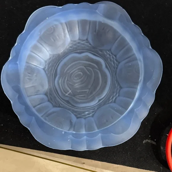 Vintage Satin Frost Blue Art Glass Rose Pattern 7" Ashtray - Picture 2 of 8